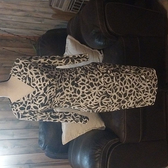 Gray and white Ralph Lauren 3/4 sleeve v-neck dress, size 4 - Picture 1 of 10